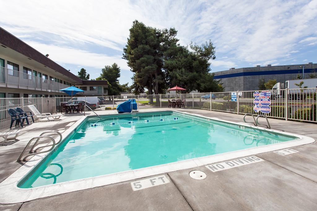 Park Inn By Radisson, Turlock Εξωτερικό φωτογραφία