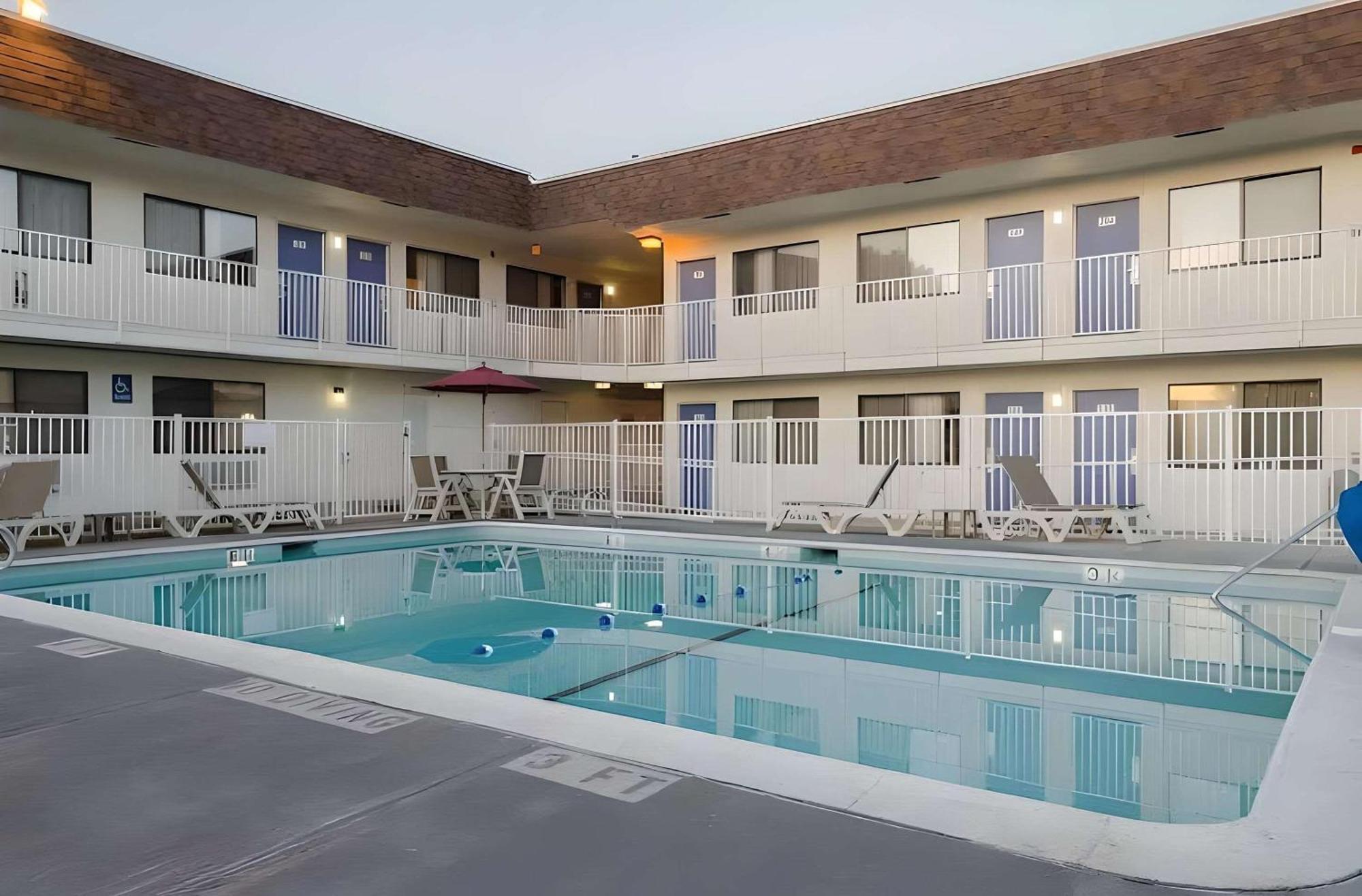 Park Inn By Radisson, Turlock Εξωτερικό φωτογραφία