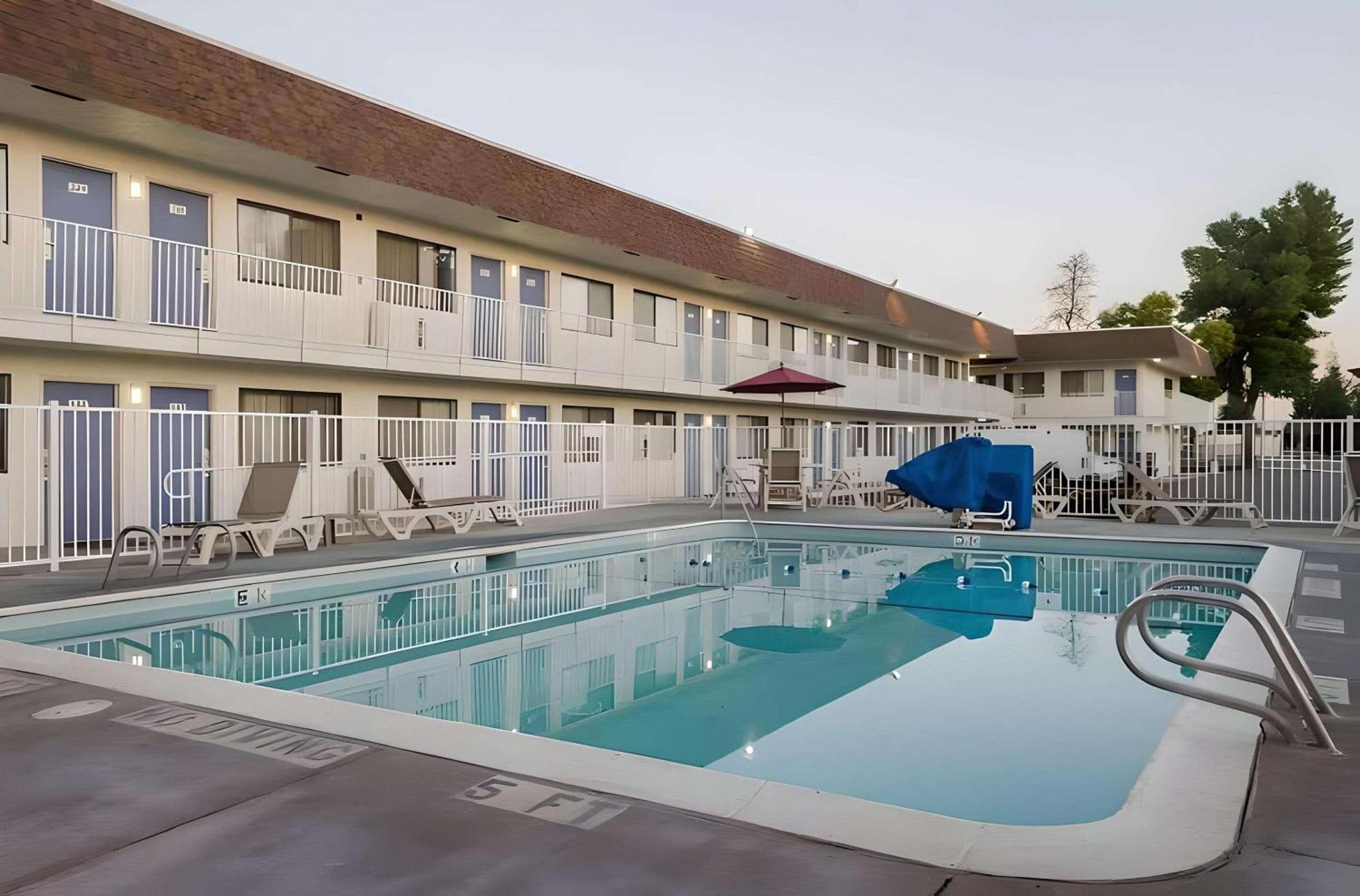 Park Inn By Radisson, Turlock Εξωτερικό φωτογραφία