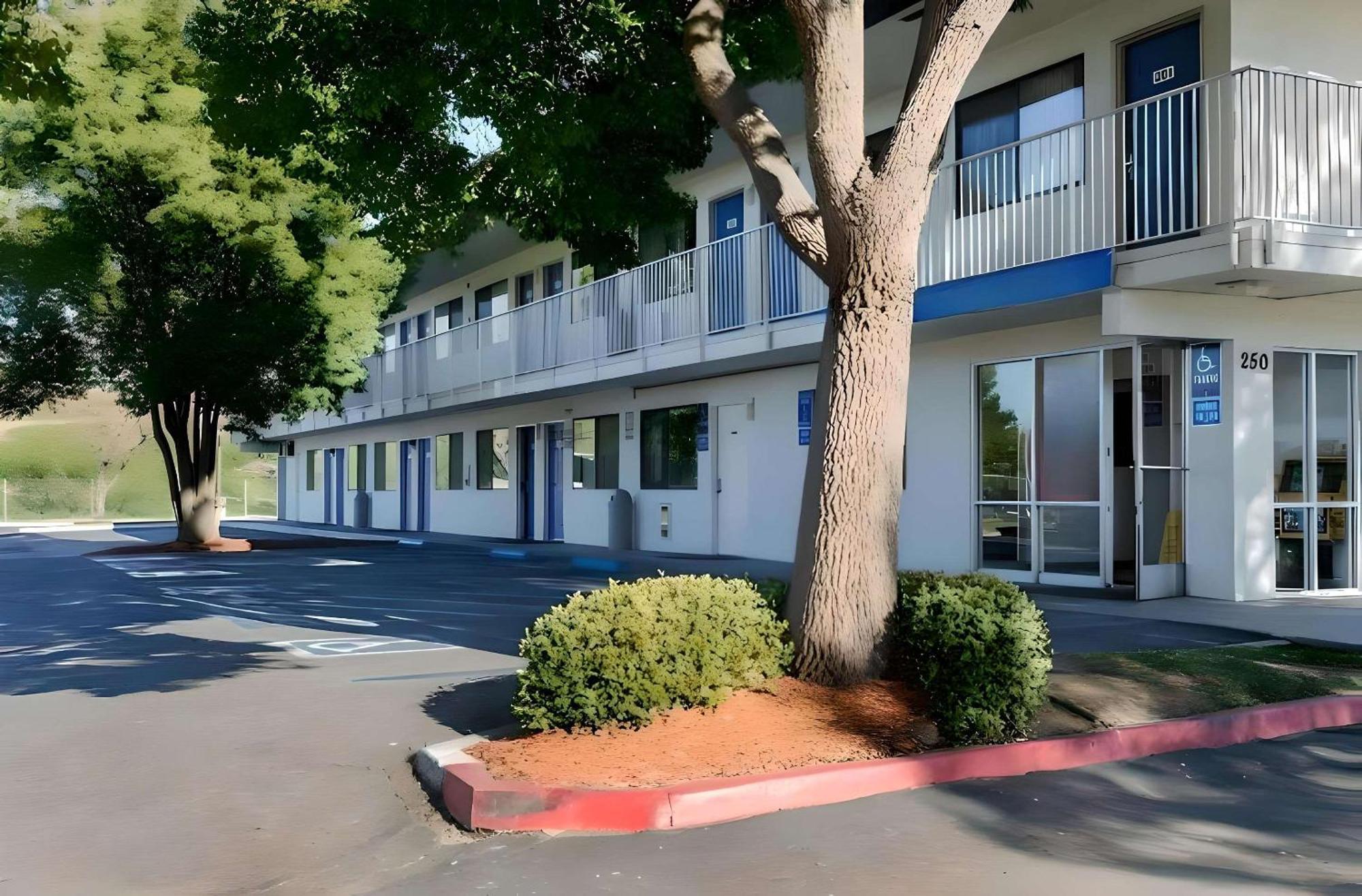 Park Inn By Radisson, Turlock Εξωτερικό φωτογραφία
