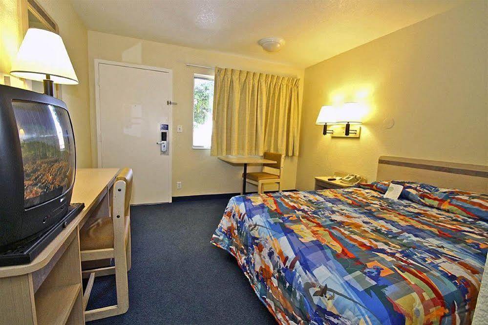 Park Inn By Radisson, Turlock Εξωτερικό φωτογραφία